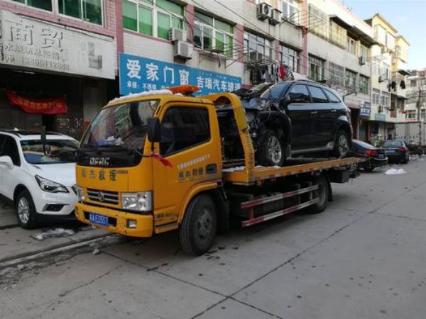 玉田县吊车出租_吊车租赁在上下降上需注意事项